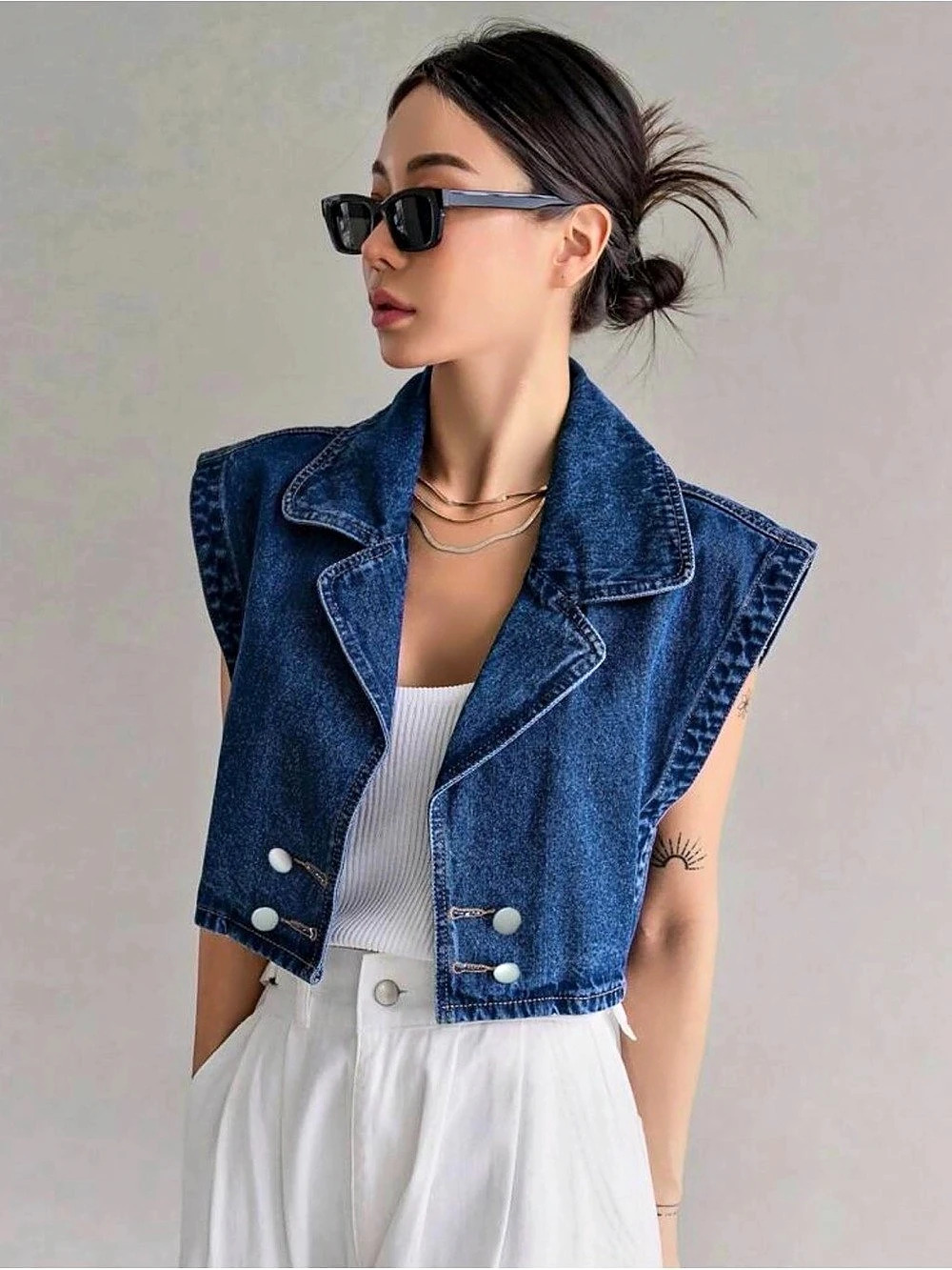 Cropped Denim Vest in Blue Like New size small